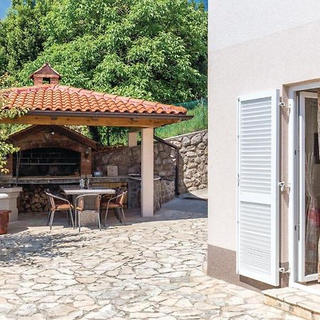 1 Bedroom Cozy Apartment In Ičići Exterior foto